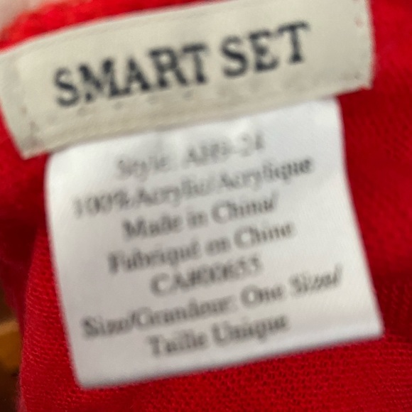 Acrylic Red Scarf with Sequin details - Picture 5 of 6